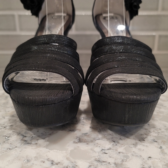 Gianni Bini Flower Pedal Black Platform Heel Open Toes Ankle Strap Sz: 8M - Picture 5 of 9